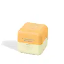 Balm Labial em formato hexagonal com duas cores. A parte superior é amarela com o desenho estilizado de uma abelha e o texto "Quem Disse, Berenice?". O design é minimalista, com apenas os elementos textuais e o ícone da abelha