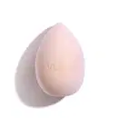 Esponja de maquiagem em formato de gota, com superfície suave e textura aveludada, exibindo o logotipo da marca Vult em sua superfície.