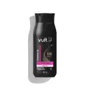 O produto apresentado é um frasco de shampoo da marca Vult, com 200 ml de volume. O frasco é preto e possui o logotipo da marca em destaque. O rótulo indica que o shampoo contém bioqueratina e niacinamida.