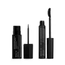 Dois itens de maquiagem da marca Make B., sendo um frasco preto de delineador líquido com tampa, haste e aplicador fino e um tubo preto de máscara de sobrancelhas para Brow Lamination com tampa, haste e escova aplicadora