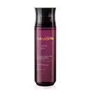 Frasco cilíndrico roxo transparente com tampa preta e letras douradas, brancas e roxas, contendo 200ml de body splash Nativa SPA Ameixa Negra.
