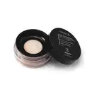 Pote redondo de acrílico com interior preto e esponja aplicadora contendo base em pó mineral com FPS 25 da cor 30, marca Make B. A tampa preta com letras brancas está posicionada ao lado da embalagem.