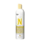 Condicionador nutritivo Curly Care N em embalagem plástica branca de 300ml. A embalagem tem detalhes em amarelo e uma coroa estilizada. O rótulo indica que é um condicionador vegano, livre de crueldade e com pH 4.