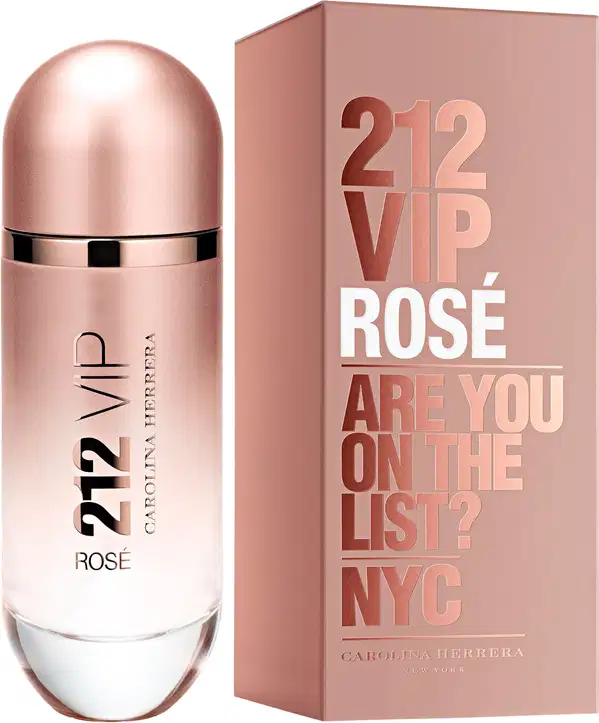 Perfume em frasco cilíndrico de metal rosado. O frasco tem um formato alongado com uma tampa arredondada na parte superior. O rótulo frontal exibe o texto "212 VIP Rosé" em letras douradas sobre fundo rosado.