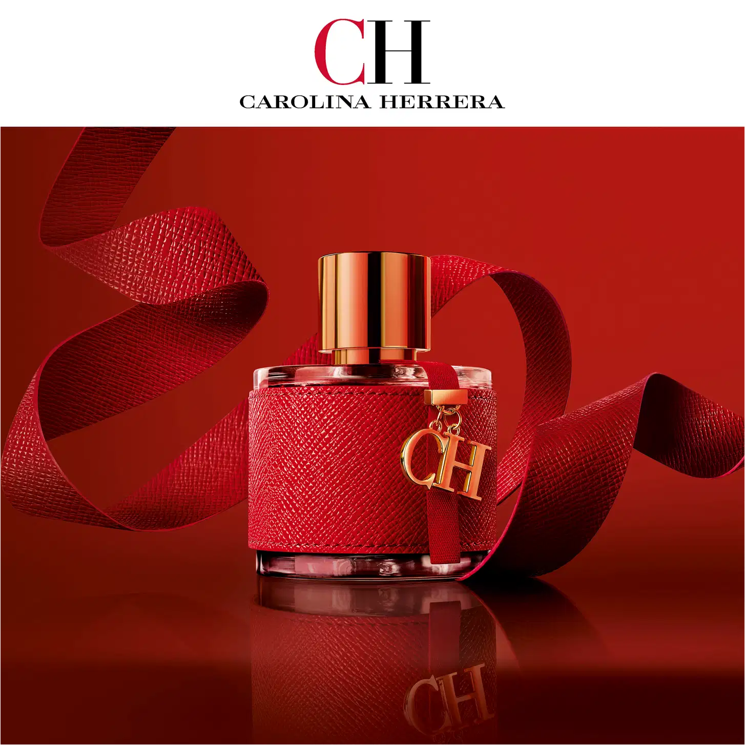 Frasco de perfume Carolina Herrera em embalagem vermelha com detalhes dourados, tampa dourada e logotipo da marca visível.
