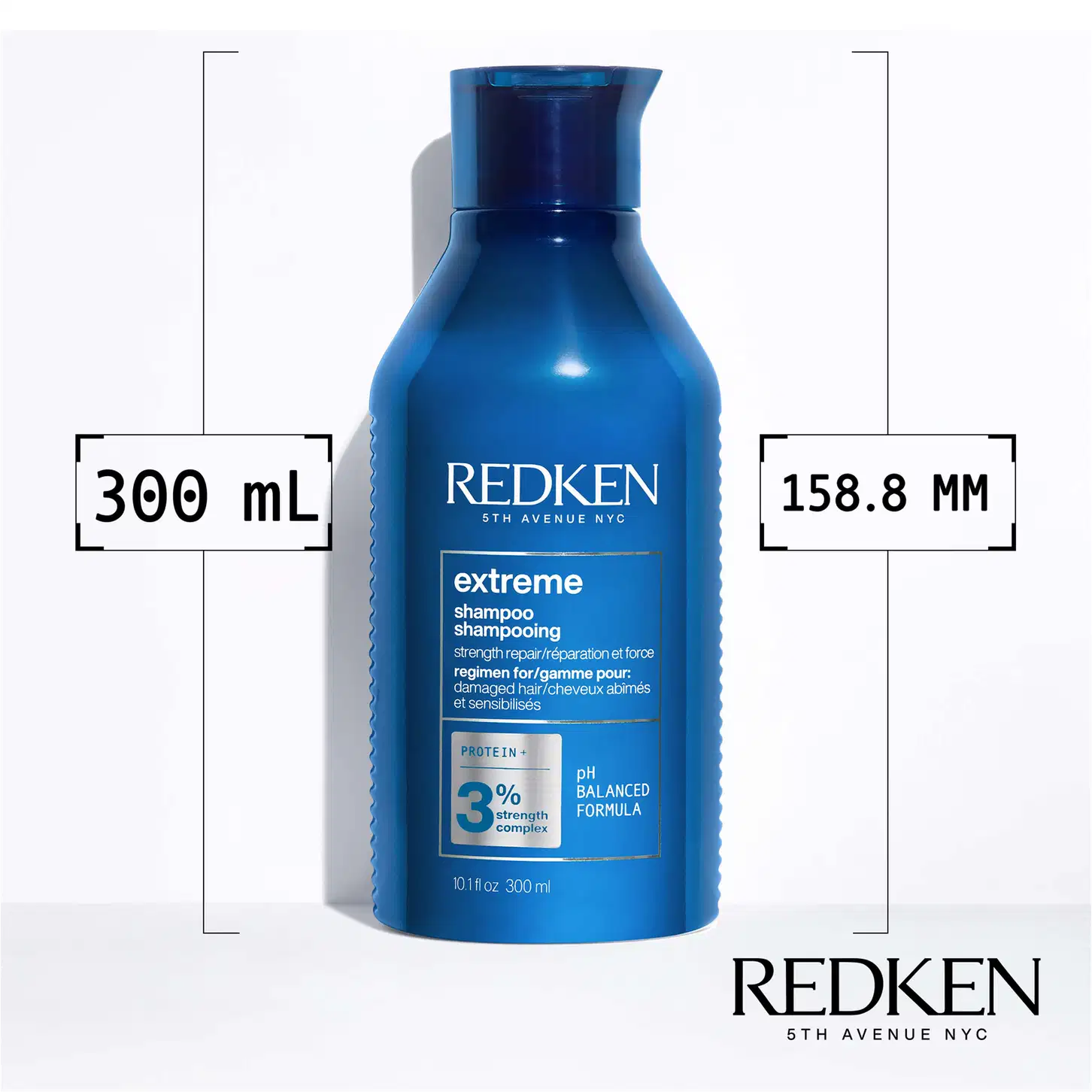 Frasco de shampoo Redken Extreme de 300 ml, com design azul e branco, rótulo com informações sobre o produto e sua fórmula balanceada de pH.