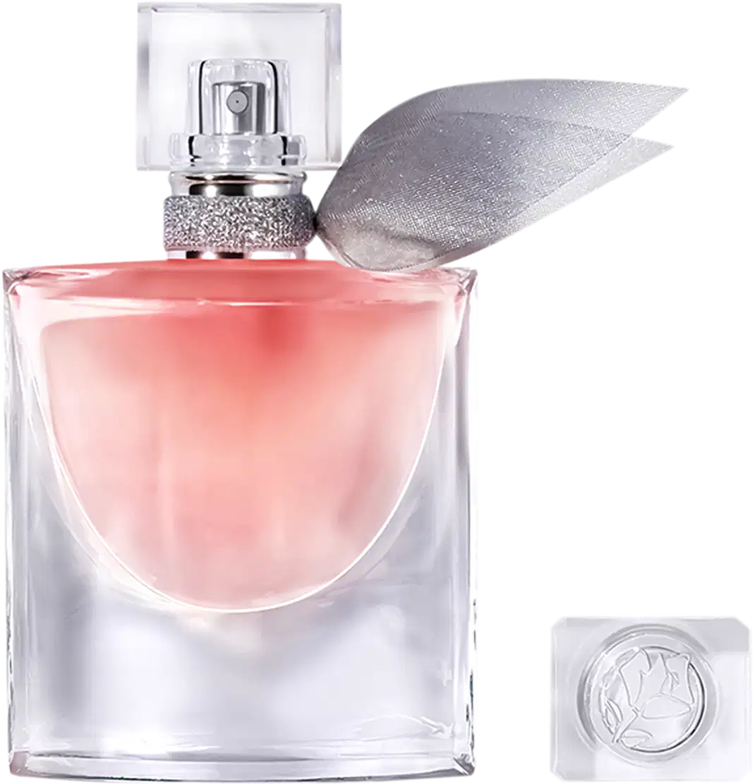 Frasco de perfume Lancôme com tampa prateada e rótulo rosa, contendo líquido rosa claro. Embalagem de vidro transparente com design elegante e sofisticado.