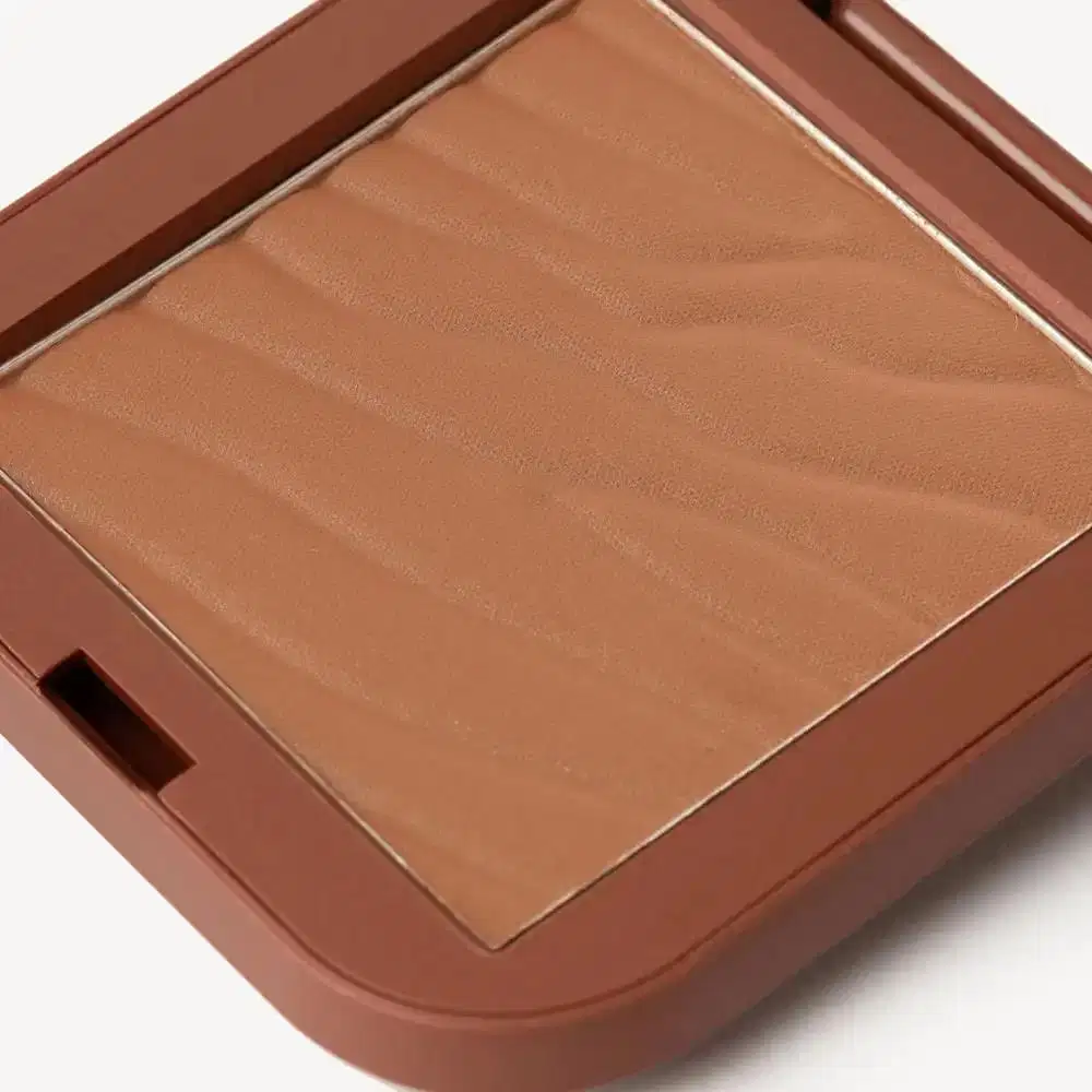 A imagem mostra a cor do pó bronzer na cor Terracota