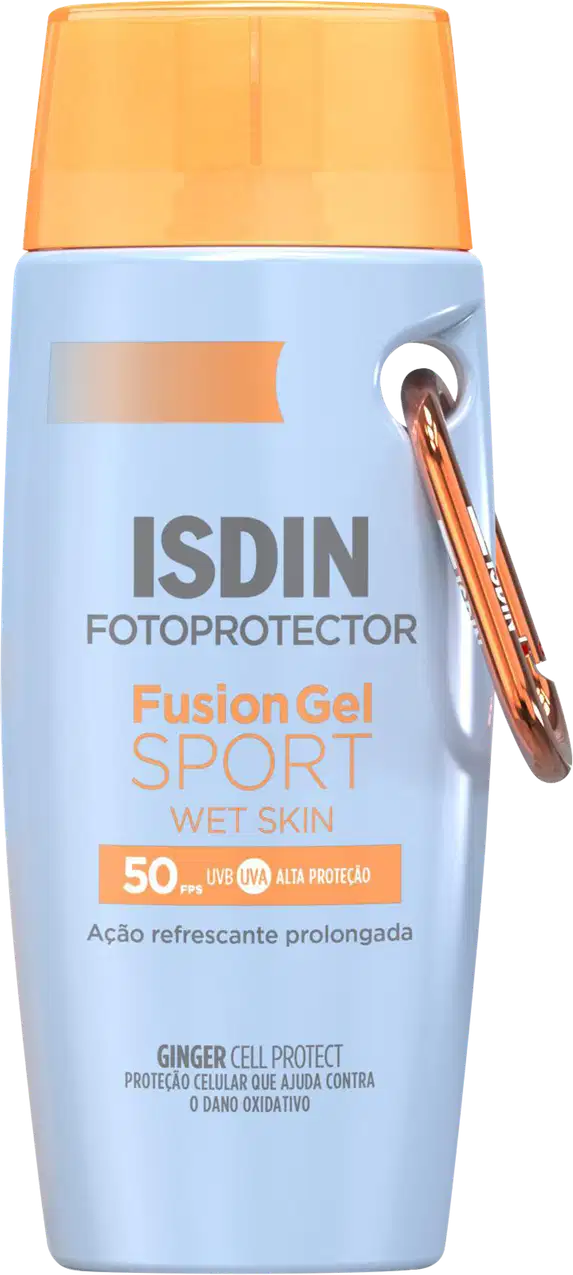 Frasco de protetor solar em gel da marca ISDIN, na cor azul claro e laranja, com rótulo indicando o nome "Fusion Gel SPORT" e proteção solar FPS 50.