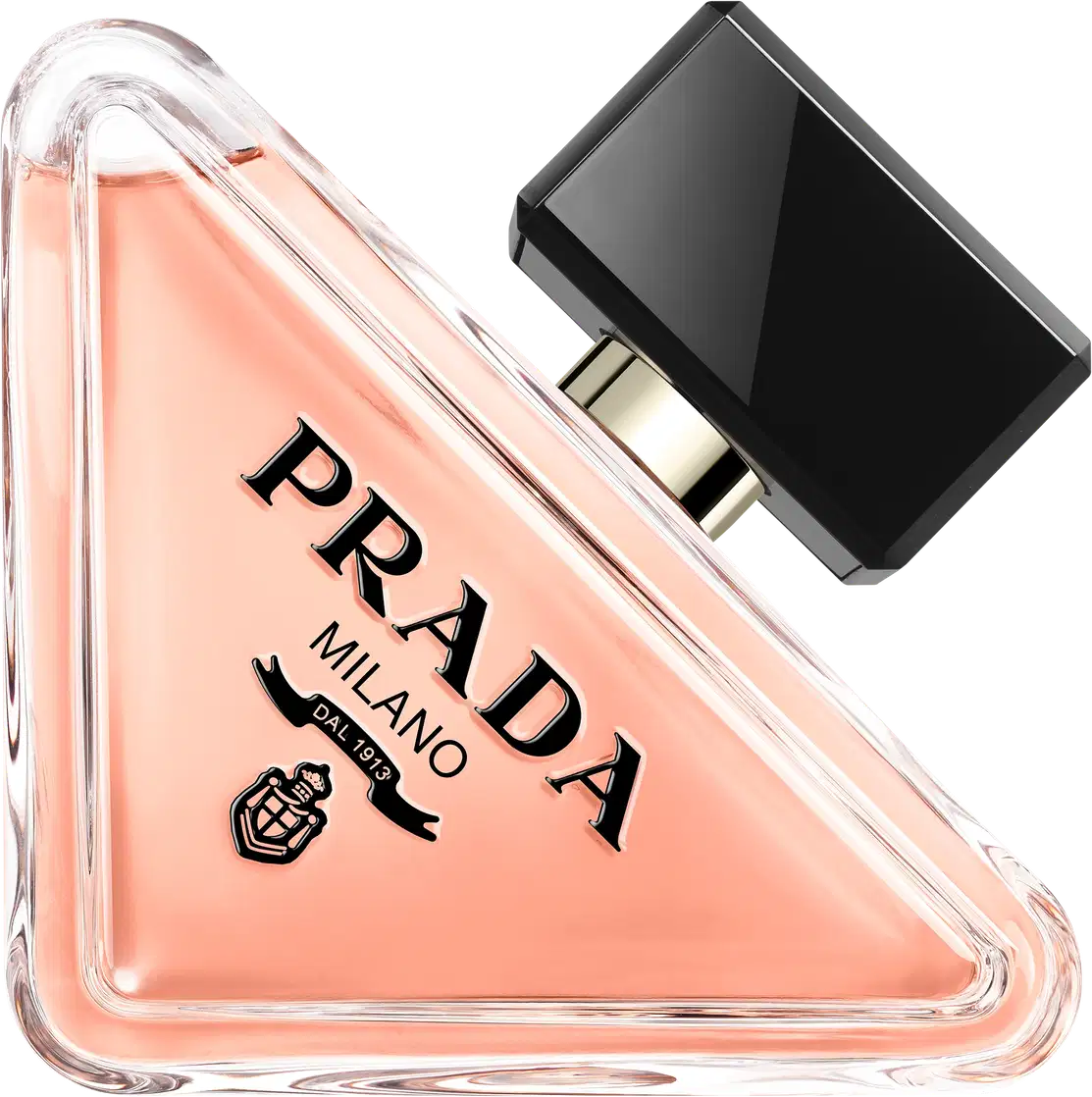 Frasco de perfume Prada com design triangular em vidro transparente, contendo líquido de cor rosa clara. O rótulo preto destaca o nome da marca "PRADA" em letras brancas.