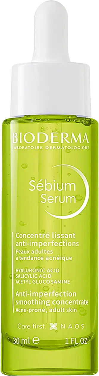 Frasco de vidro verde-limão com conta-gotas branco da linha Sebium Serum da Bioderma, um concentrado anti-imperfeições para peles adultas com tendência acneica. O rótulo destaca os principais ingredientes ativos, como ácido hialurônico e ácido salicílico.