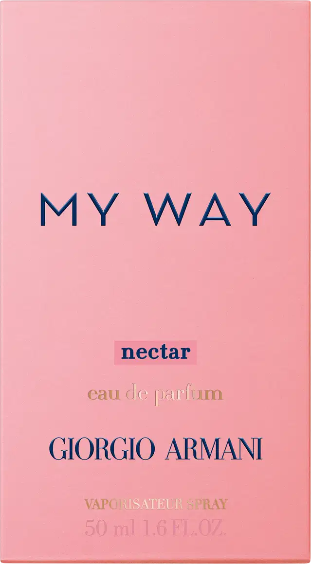 Caixa retangular de cor rosa claro para perfume da linha My Way da marca Giorgio Armani. A caixa exibe o nome My Way em letras azuis maiúsculas, seguido da descrição "nectar eau de parfum" em letras menores. Na parte inferior, está impresso GIORGIO ARMANI