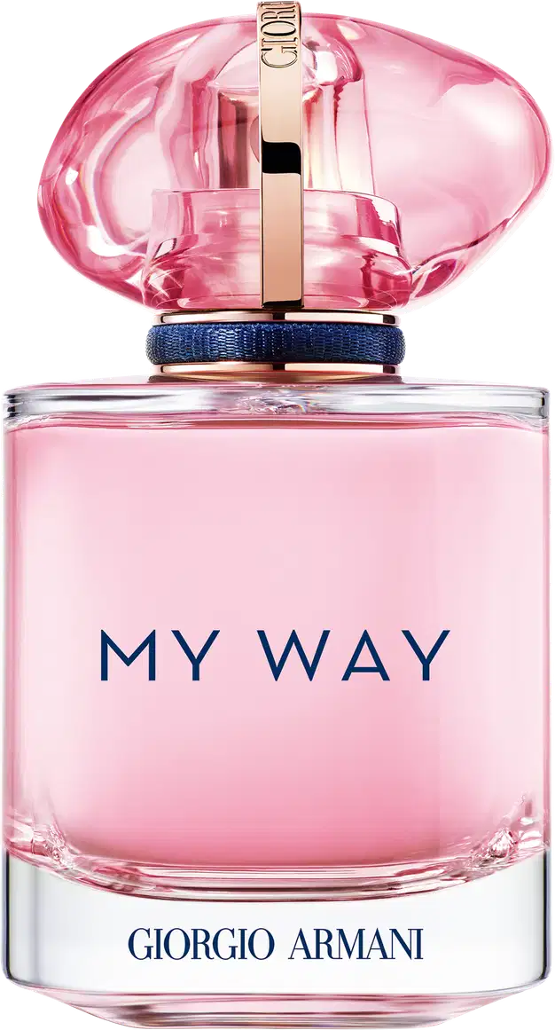 Perfume feminino em frasco transparente de vidro com líquido rosa claro. Na parte frontal do frasco está escrito "MY WAY" em letras azuis, e abaixo "GIORGIO ARMANI" em letras menores. A tampa possui detalhes em dourado e uma fita azul marinho na base.