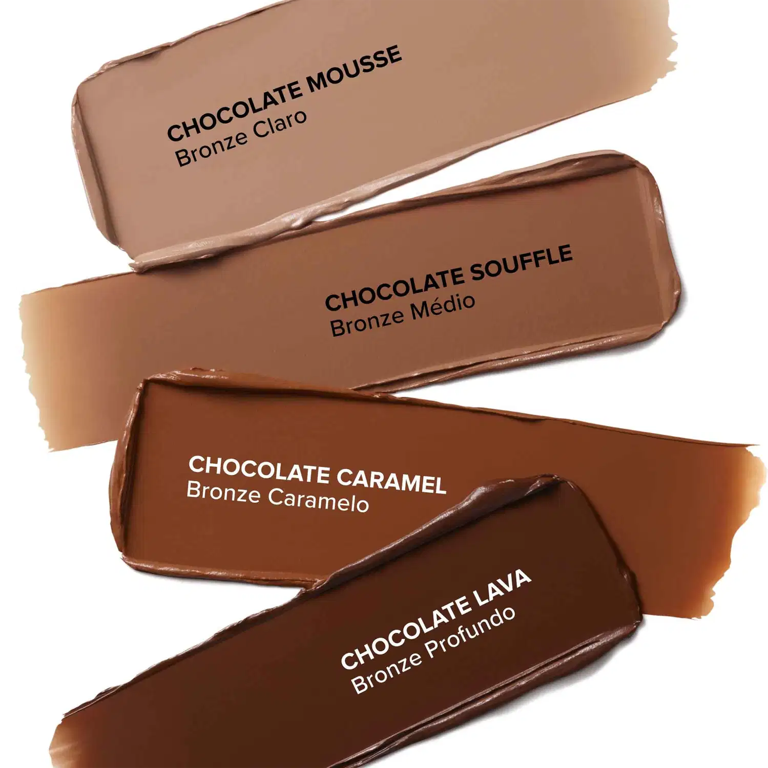 A imagem mostra os quatro diferentes tons de marrom do bronzer. Têm formatos retangulares "Chocolate Mousse" (Bronze Claro), "Chocolate Souffle" (Bronze Médio), "Chocolate Caramel" (Bronze Caramelo) e "Chocolate Lava" (Bronze Profundo).