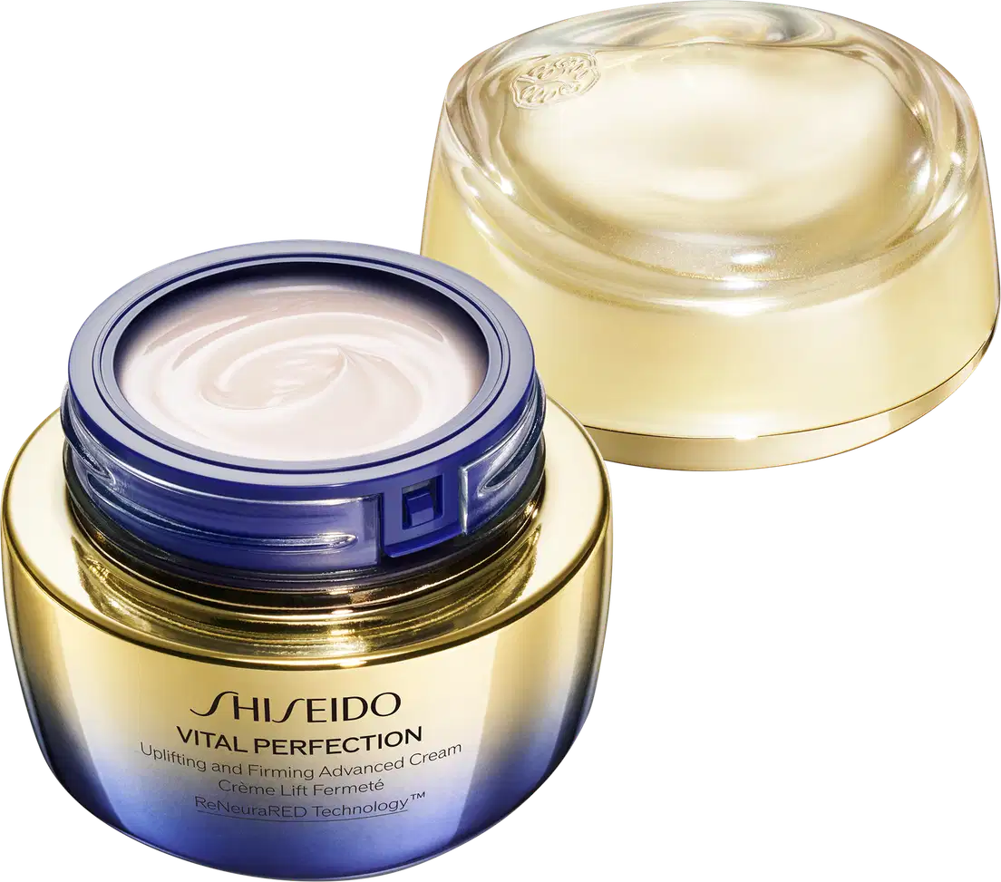 Creme antirrugas da linha Vital Perfection da Shiseido. O frasco exibe o logotipo e nome do produto "Vital Perfection Uplifting and Firming Advanced Cream" da Shiseido, além de informações técnicas.