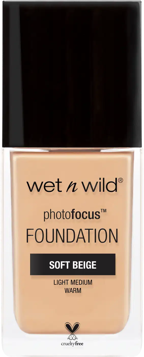 A imagem mostra uma embalagem de base líquida da marca Wet n Wild. É o produto PhotoFocus Foundation. A embalagem é um frasco retangular com o rótulo frontal que exibe o nome do produto e a marca.