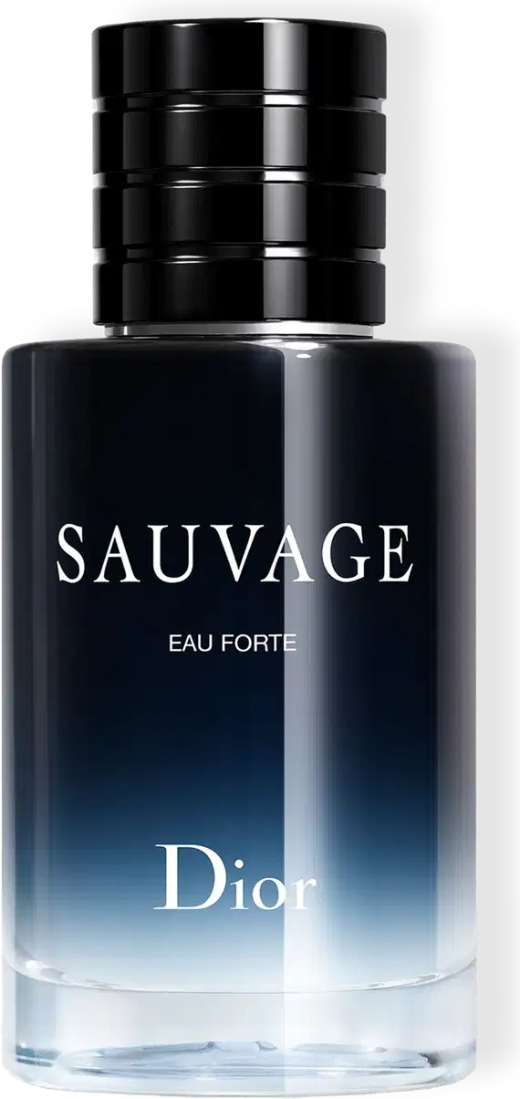 A imagem mostra um frasco do perfume Sauvage Eau Forte. O frasco tem um design elegante e moderno, com uma silhueta cilíndrica e linhas retas. O corpo do frasco é feito de vidro escuro que se degrada do preto para um azul profundo na parte inferior.