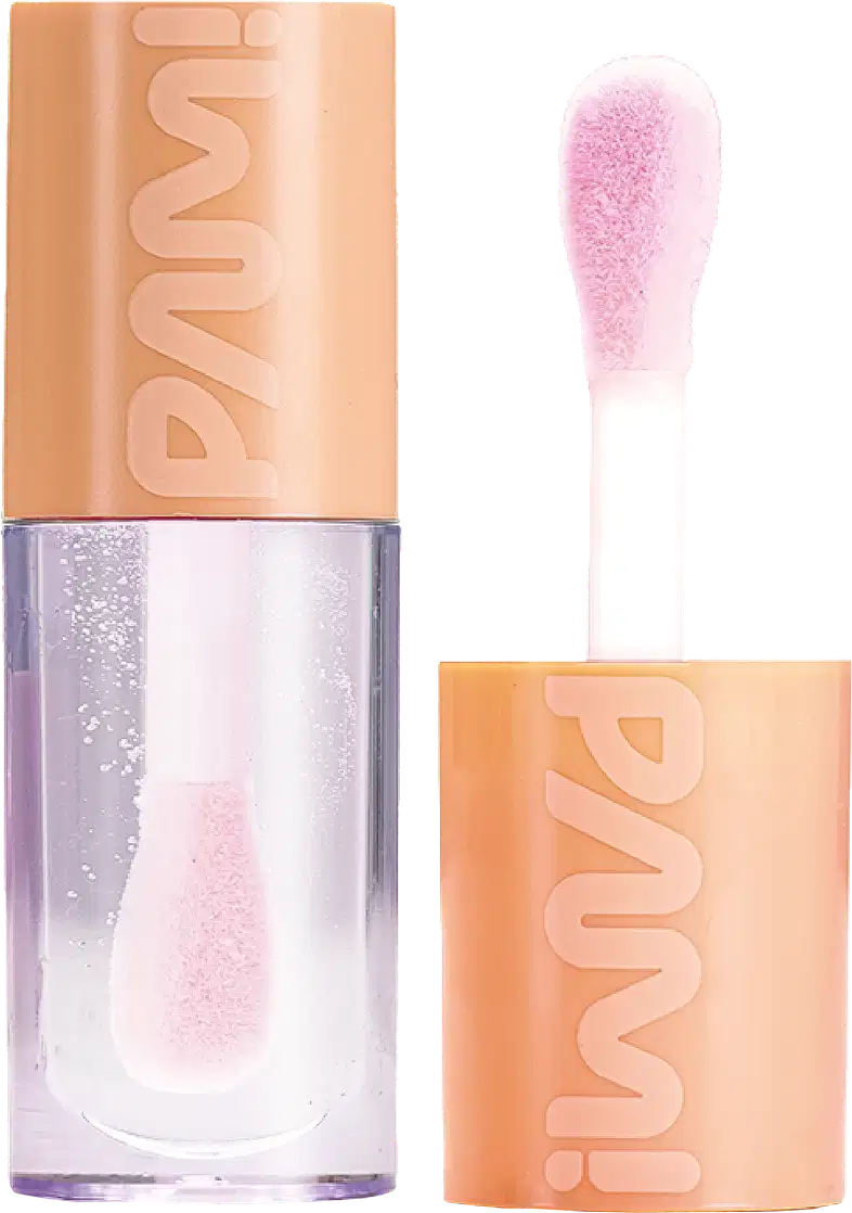 A imagem mostra o lip oil de PAM by Pamella Smart Girl. Sua embalagem é transparente contendo um líquido com brilhos prateados e rosados. Ao seu lado tem o aplicador com tampa cilíndrica laranja e logotipo "PAM!" em relevo.