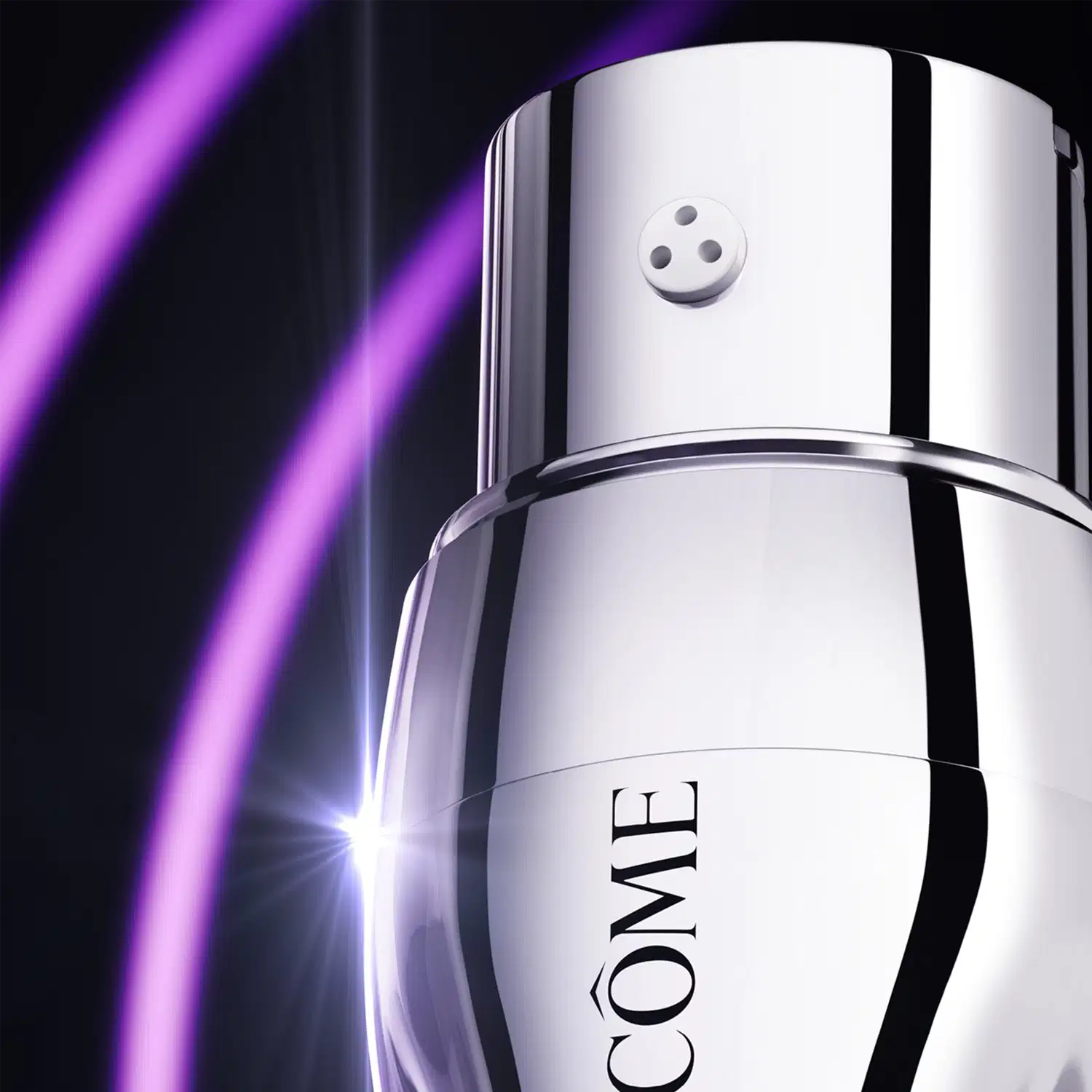 Sérum em frasco cilíndrico branco e cromado. Tem tampa arredondada com três pequenos círculos. Na parte inferior, está impresso o logotipo "CÔNE", pedaço do nome da marca Lancôme. O frasco está posicionado contra um fundo preto, com um feixe de luz roxa.