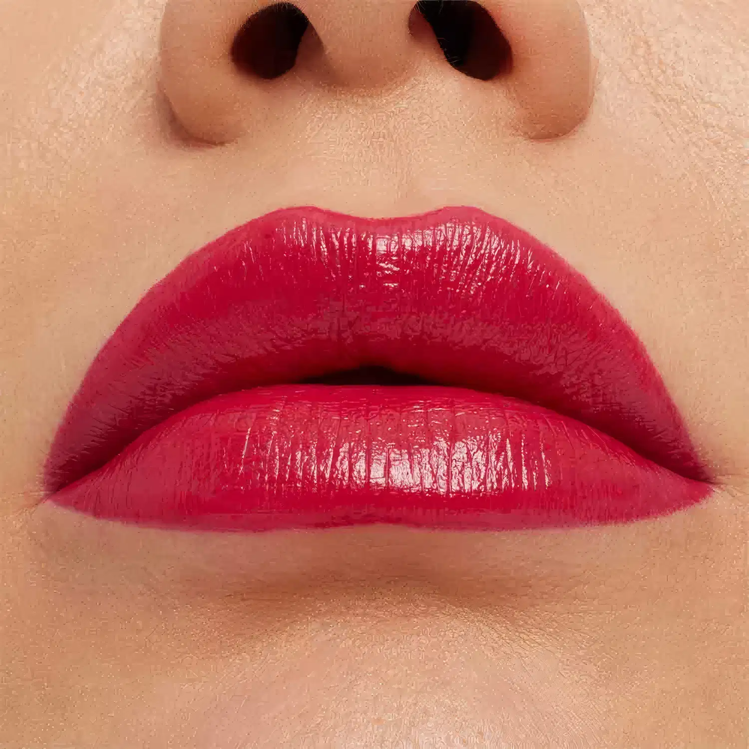 A imagem mostra a boca de uma mulher usando o batom.