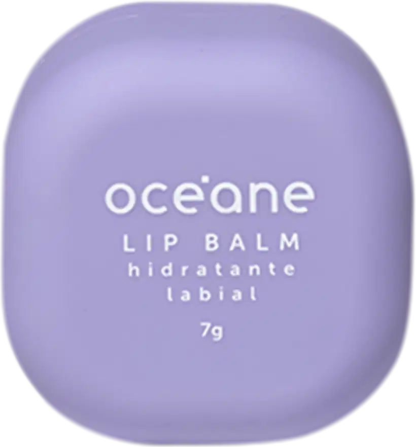 Embalagem compacta arredondada de plástico na cor lilás claro. Texto branco na superfície indica "océane LIP BALM hidratante labial" e o peso líquido de 7g. Design minimalista e clean, com foco no produto de cuidado labial hidratante.