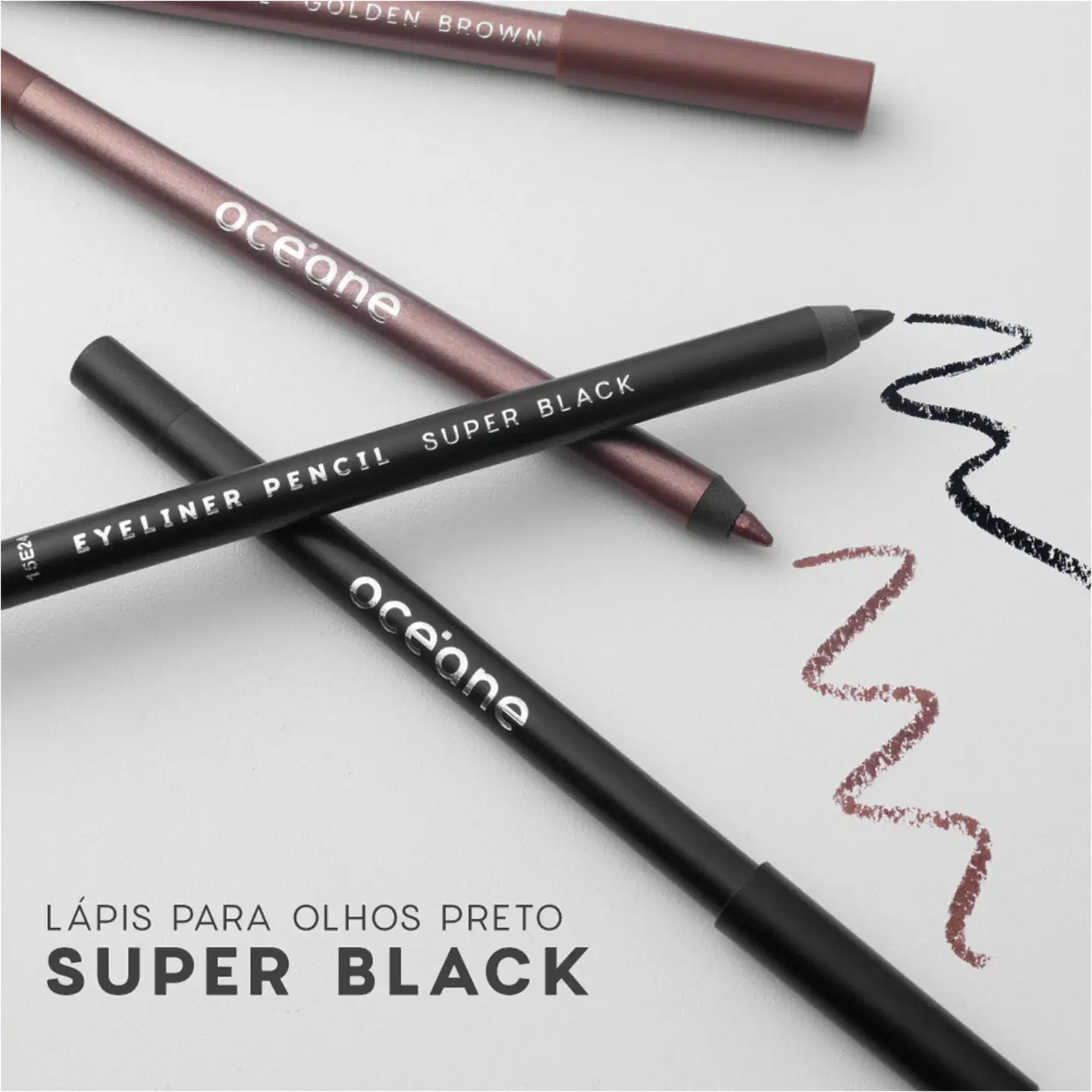 A imagem mostra quatro lápis de olho deitados e linhas em espiral representando o traço do produto. Texto promocional "Lápis para Olhos Preto Super Black".