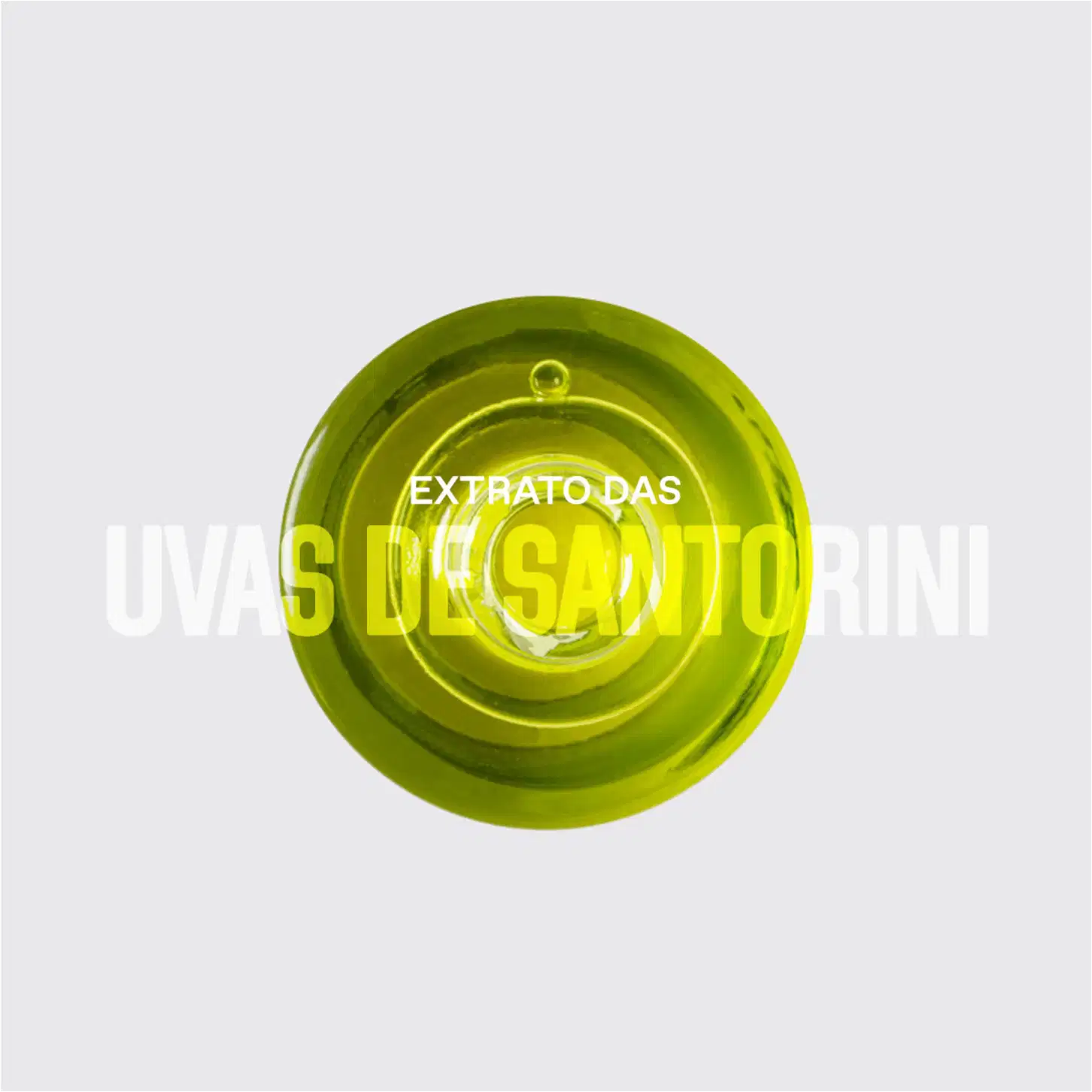 A imagem mostra a visão do frasco de cima e no centro está o texto "Extrato das Uvas de Santorini".