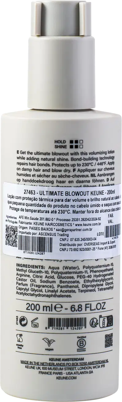 A imagem mostra a parte de trás do produto Ultimate Blowout da marca Keune. Rótulo com texto em inglês e português. Apresenta lista de ingredientes, benefícios, código de barras e instruções de uso.