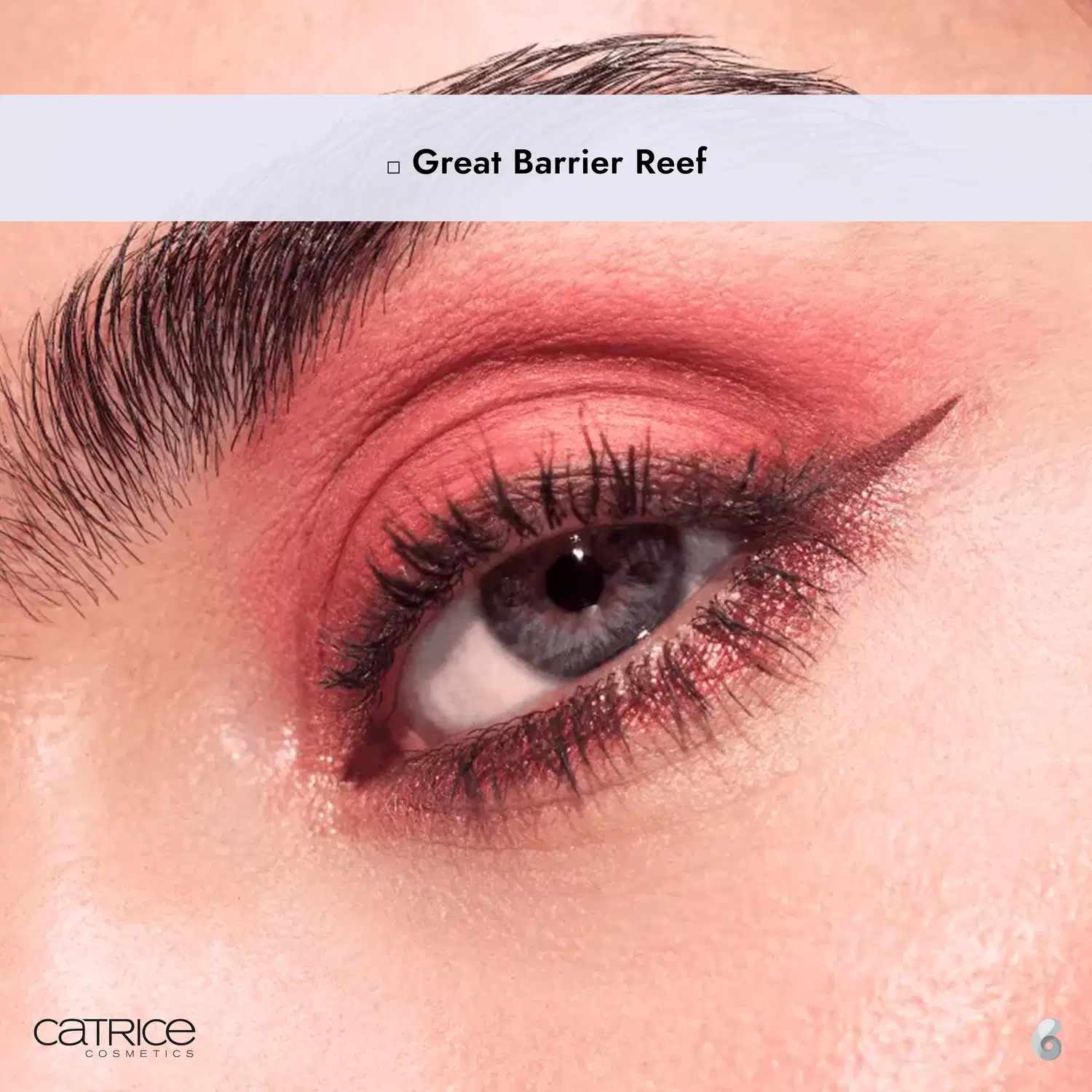 Modelo usando a Paleta de Sombras Catrice Disney Pixar Procurando Dory 020 Great Barrier Reef 12,1g.