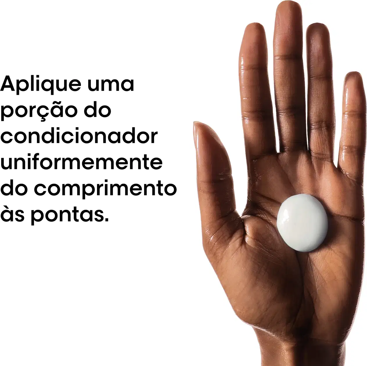 Texto: aplique uma porção do condicionador uniformemente do comprimento às pontas