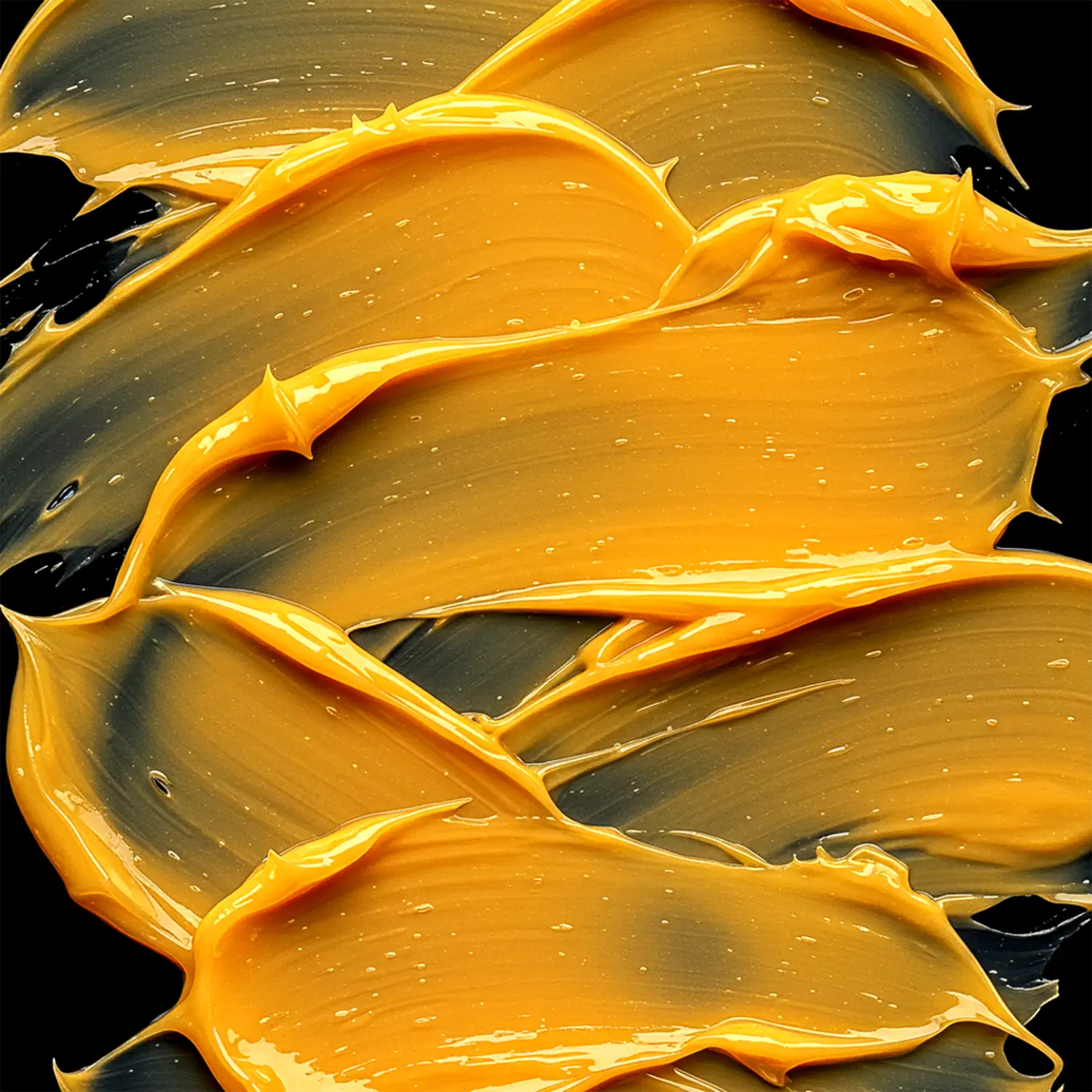 A textura viscosa e brilhante de um produto de beleza em tons de laranja e amarelo, com ondulações e movimentação suave, transmitindo uma sensação de fluidez e suavidade.