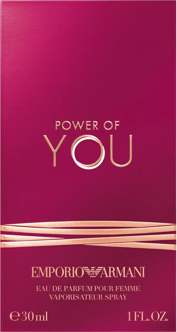 Caixa Power of You Armani Eau de Parfum exibe o texto "POWER OF YOU" em letras douradas sobre fundo rosa vibrante. O design é elegante e minimalista, com uma aparência sofisticada.