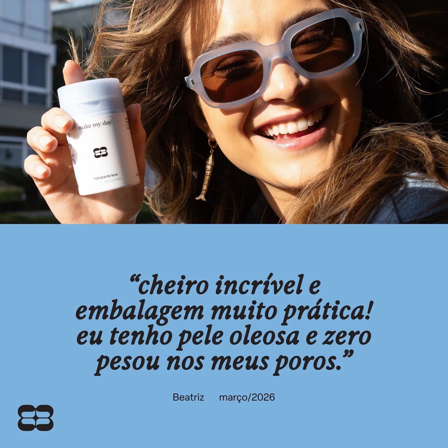 Mulher sorridente segurando um item de perfumaria da marca Bond Rio com texto "make my day" e "hidratante leve".