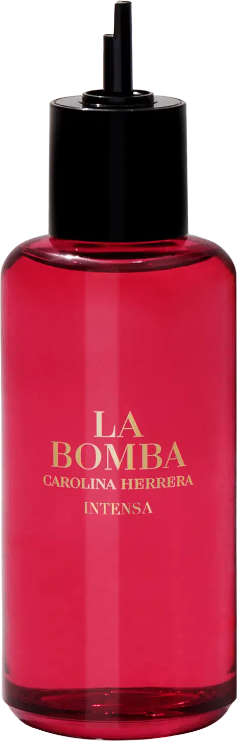 Frasco refil vermelho brilhante de item de perfumaria da marca Carolina Herrera, com rótulo em letras douradas exibindo o nome "La Bomba Intensa".