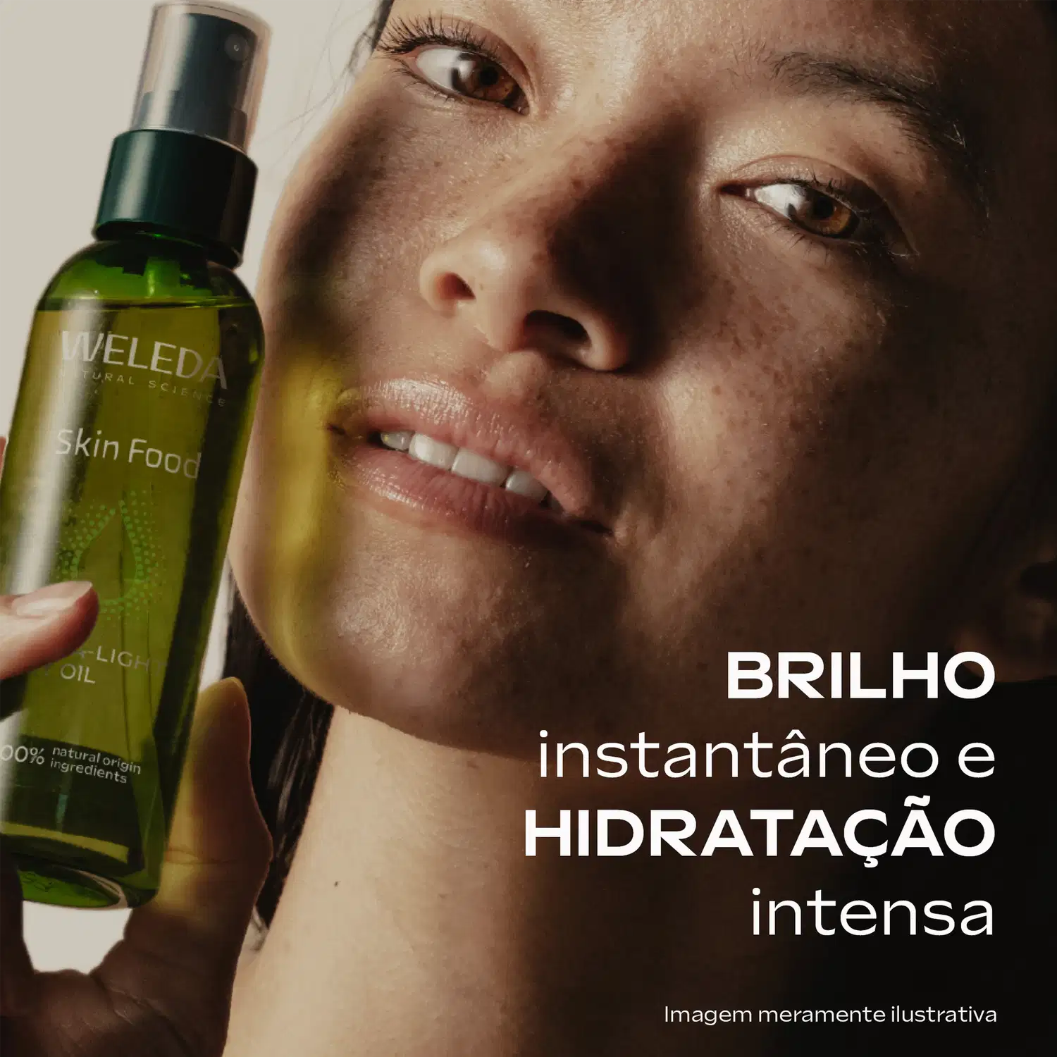 Mulher segura emblagem do Óleo Weleda Skin Food. Texto diz "brilho instantâneo e hidratação intensa".