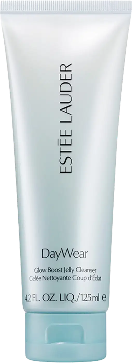 Frasco de gel de limpeza facial da linha DayWear da Estée Lauder, com embalagem branca e azul claro. O rótulo destaca o nome da linha "DayWear" e a descrição "Glow Boost Jelly Cleanser".