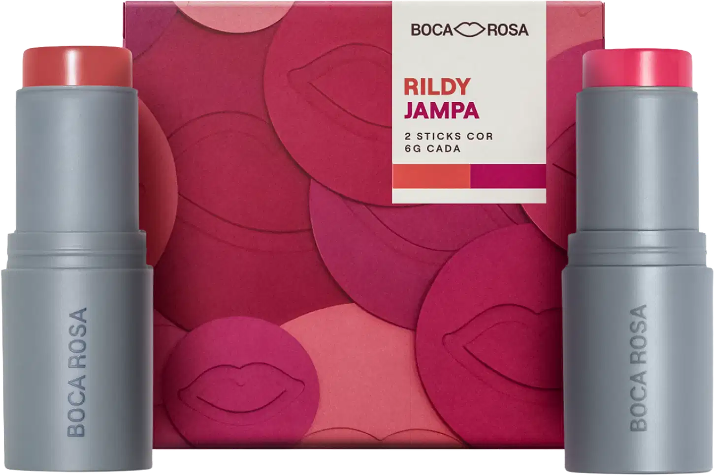 Boca Rosa Rildy Jampa, kit com 2 batons stick cor coral e pink, frascos cilíndricos cinza com tampa vermelha, embalagem caixa rosa com padrão de lábios.