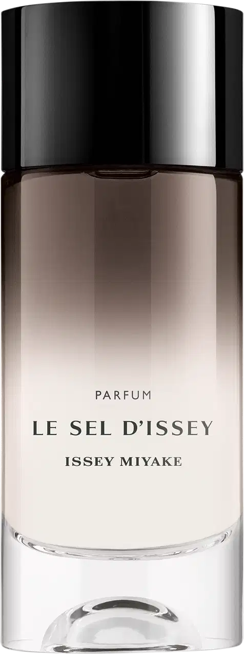 Frasco de item de perfumaria da marca Issey Miyake, com formato cilíndrico, predominância de cores preto e branco, e rótulo com o nome "Le Sel d'Issey" em destaque.