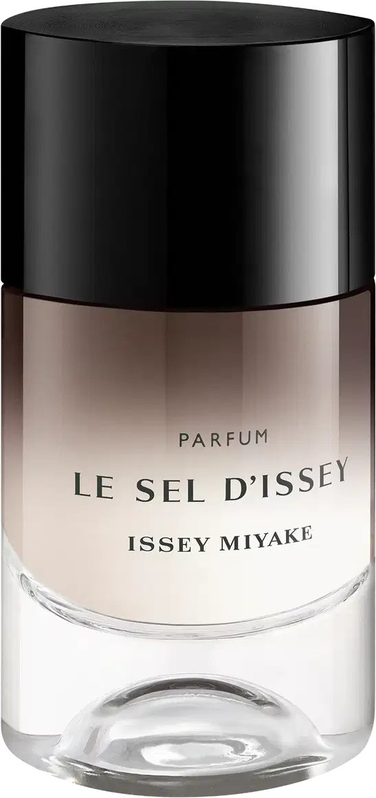 Frasco de vidro preto e transparente com rótulo em preto e branco contendo o texto "Le sel d'issey parfum" da marca Issey Miyake.