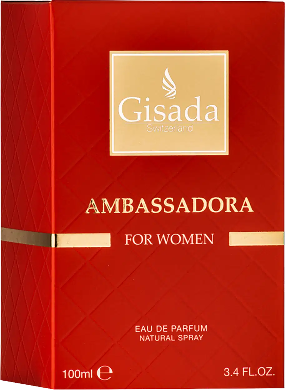 Perfume Gisada Ambassadora For Women em embalagem vermelha com caixa de papelão. Frasco de 100ml com spray natural. Rótulo dourado com logo da marca e detalhes em branco e dourado.