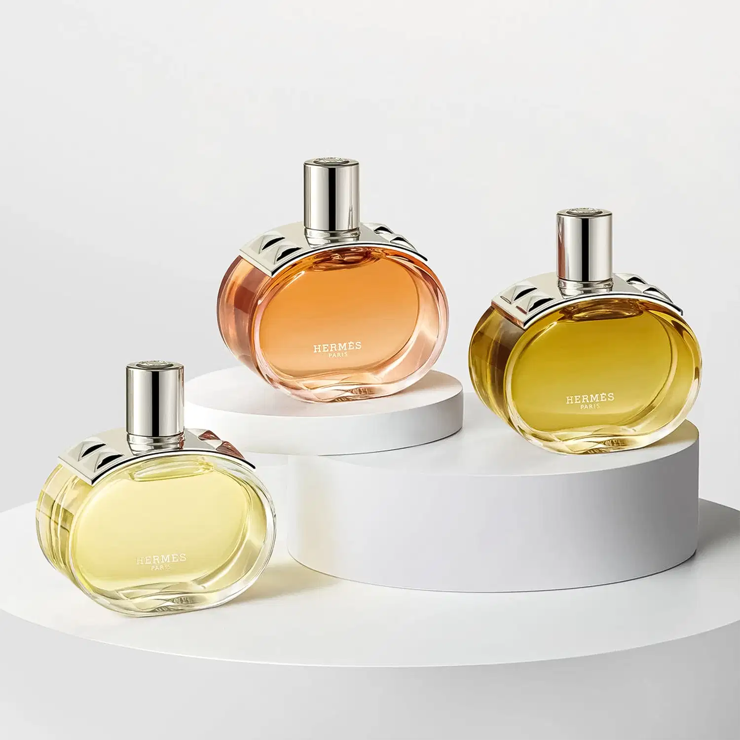 Frascos de perfumes da marca Hermes.