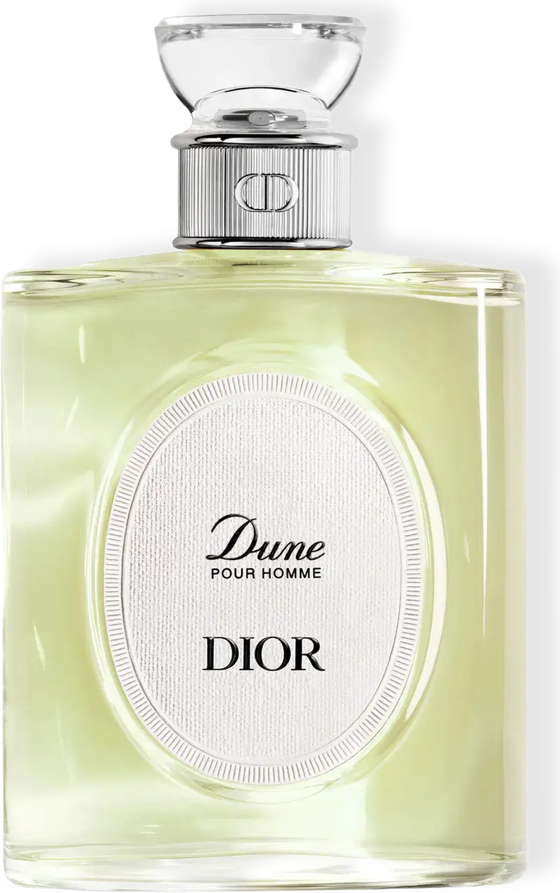 Perfume Dune Pour Homme Dior em frasco de vidro retangular com líquido amarelo-claro. Tampa prateada com detalhes em vidro transparente. Rótulo oval branco com inscrições em preto. Design elegante e minimalista.