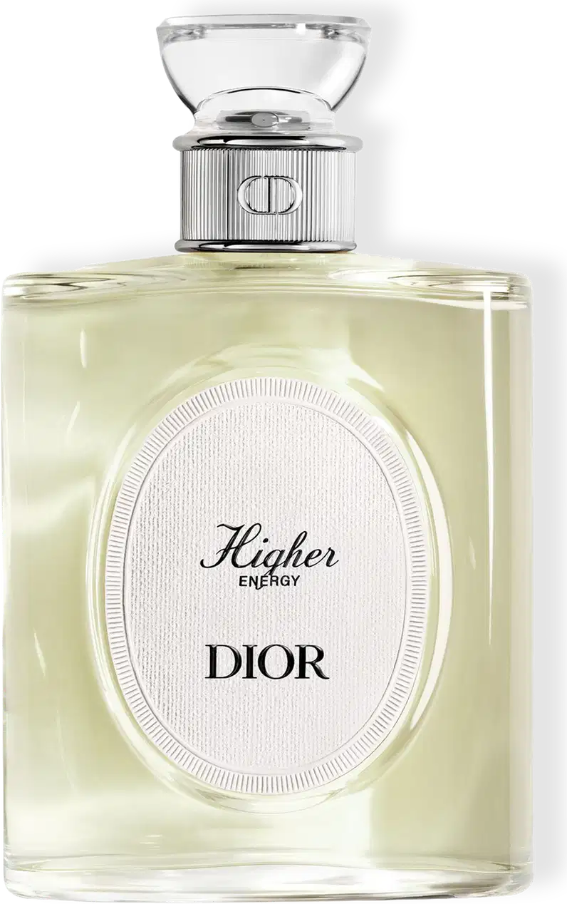 Perfume Dior Higher Energy em frasco de vidro retangular com líquido amarelo claro. Tampa prateada com detalhes em cristal. Rótulo oval branco com inscrições em preto no centro do frasco.