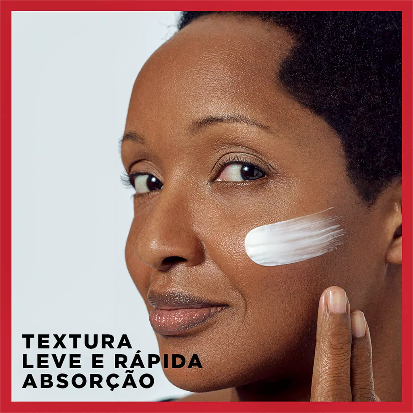 A imagem mostra uma mulher aplicando um produto de cuidados com a pele da marca L'Oréal Paris. Texto destaca a textura leve e a rápida absorção do produto, enfatizando seus benefícios.