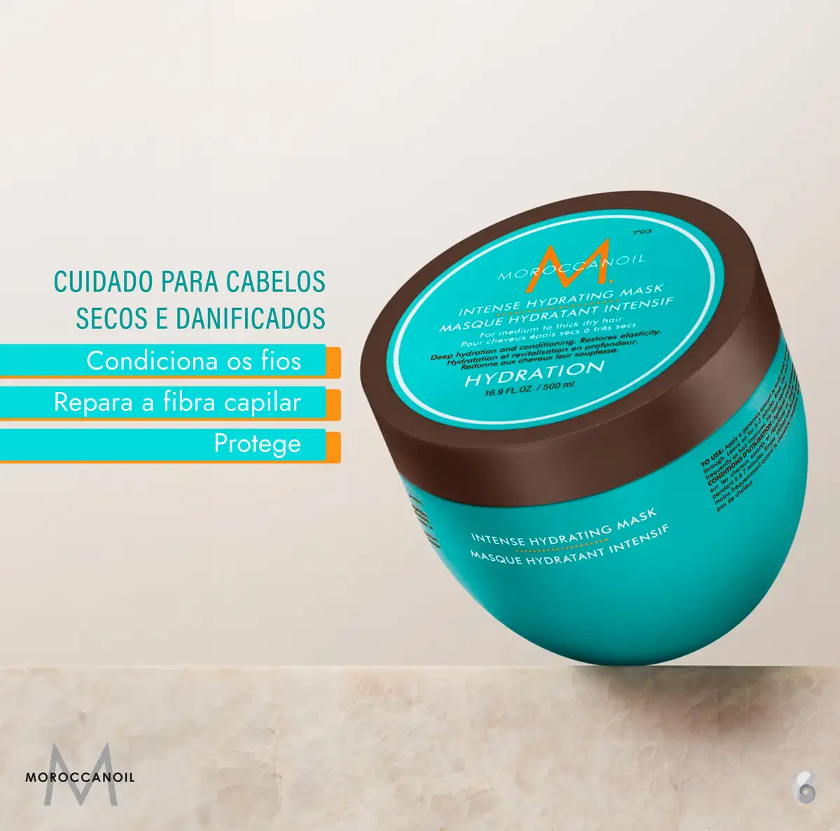 A imagem mostra a Máscara Capilar Moroccanoil Intense Hydration, um pote arredondado de plástico azul e marrom. Ao lado o texto destaca a mensagem: "Cuidado para cabelos secos e danificados"  "Condiciona os fios", "Repara a fibra capilar" e "Protege".