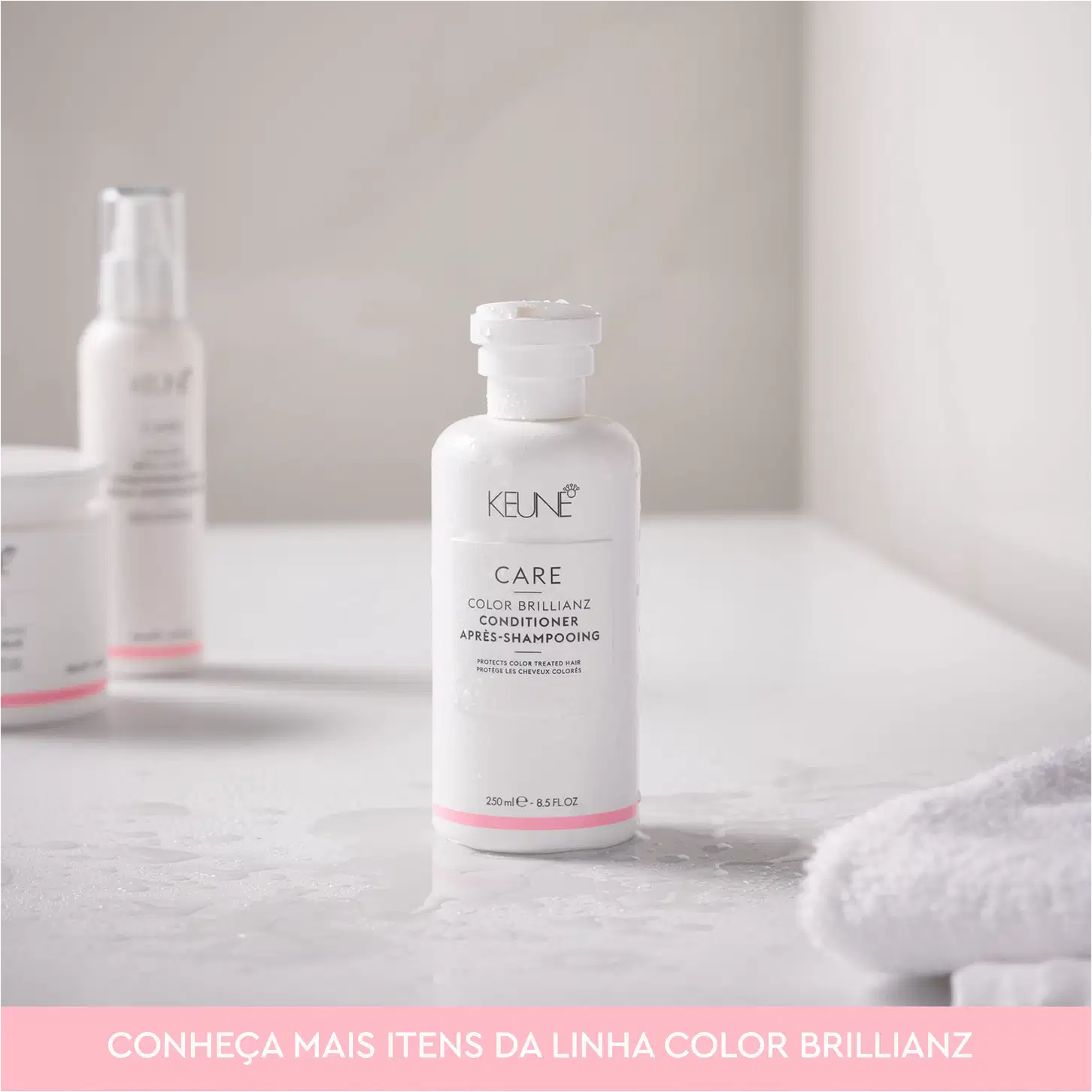 Frasco branco da linha Color Brillianz da Keune, contendo condicionador após-shampoo para cabelos com coloração. Rótulo com nome da linha e informações sobre o produto.