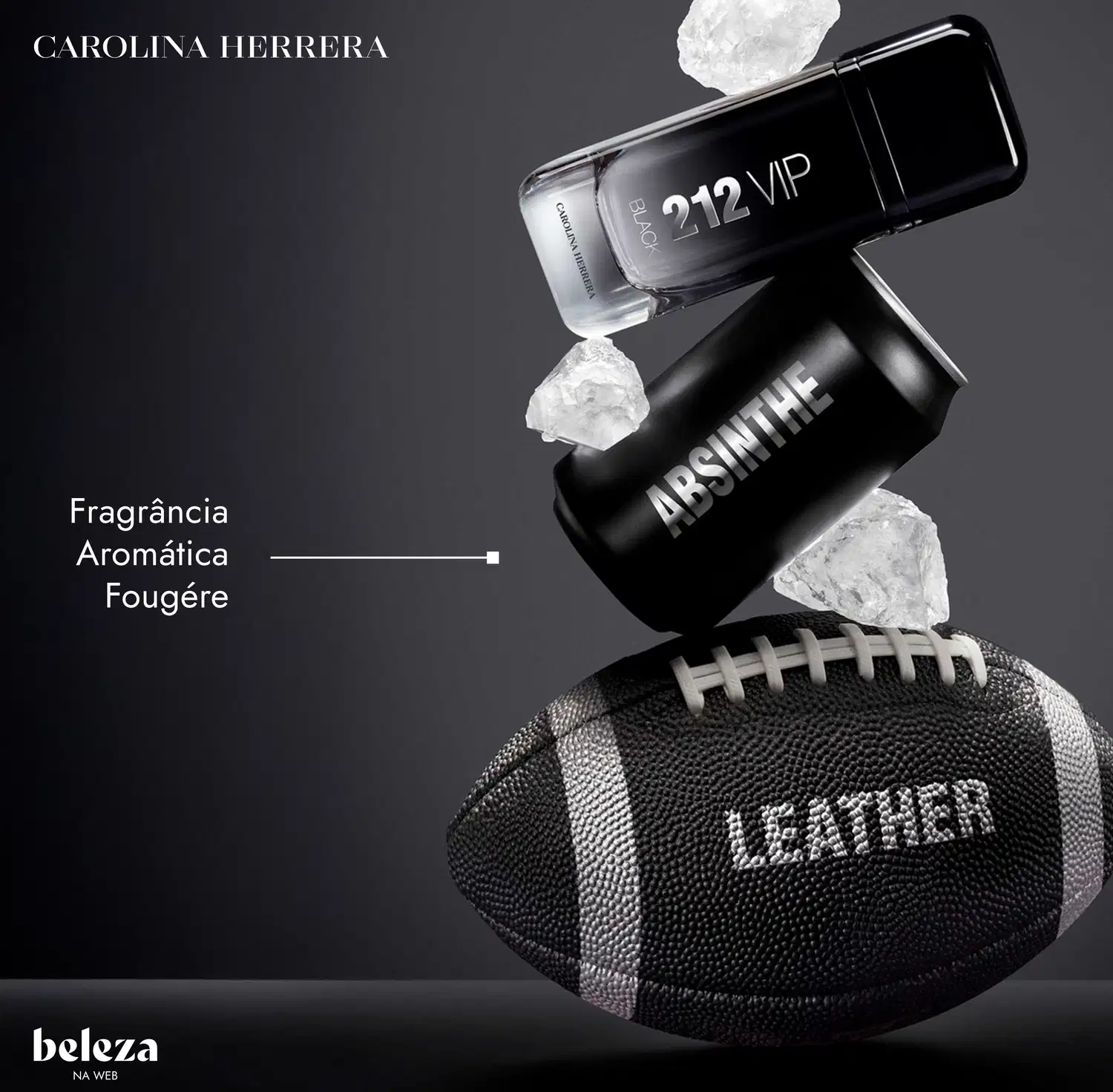 Frasco retangular de vidro transparente com detalhes pretos. Tampão preto fosco na parte superior. Rótulo preto com o nome "212 VIP BLACK" em letras prateadas gravadas. Na base, inscrição "CAROLINA HERRERA" em letras prateadas.