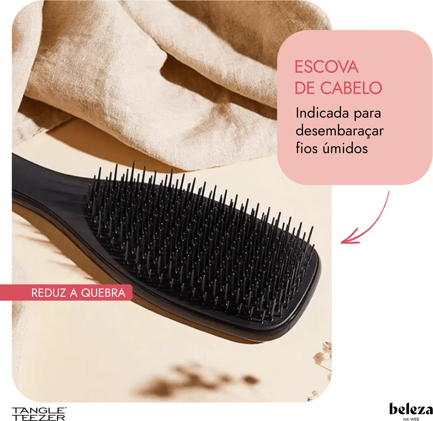 Escova de cabelo preta da marca Tangle Teezer, com design ergonômico e superfície ponteada para facilitar o desembaraço dos fios.