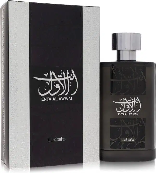 Frasco de perfume da marca Lattafa Perfumes, com embalagem preta e prata, exibindo o nome "Enta Al Awwal" em árabe e inglês. O produto possui um design elegante e minimalista, com informações sobre a marca claramente visíveis.