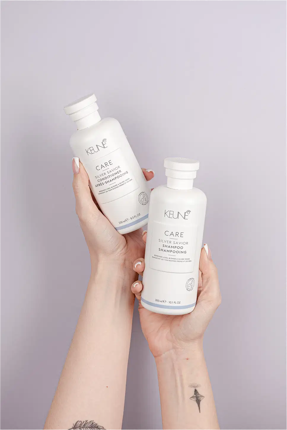Frasco branco de 300 ml do shampoo Silver Savior da linha Care da Keune, que promete refrescar e tonalizar cabelos loiros e grisalhos.